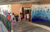 Niños entrando al Colegio de Arcos de Jalón/ 'El Alto Jalón'.