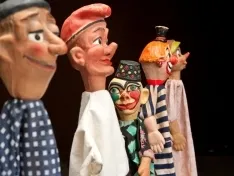 Algunas figuras que componen la muestra. 