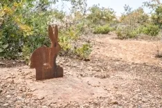 Foto 14 - Roban seis figuras de una ruta tur&iacute;stica en Montejo