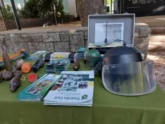 Foto 12 - Un perro de b&uacute;squeda de droga o un traje de protecci&oacute;n TEDAX, protagonistas en La Dehesa