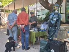Foto 18 - Un perro de b&uacute;squeda de droga o un traje de protecci&oacute;n TEDAX, protagonistas en La Dehesa