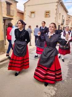 Foto 5 - Las joteras de Caltojar bailan a la Virgen del Pilar