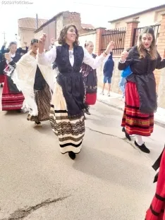 Foto 12 - Las joteras de Caltojar bailan a la Virgen del Pilar