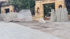 Instalación de las luces navideñas en Soria en el mes de octubre. /SN
