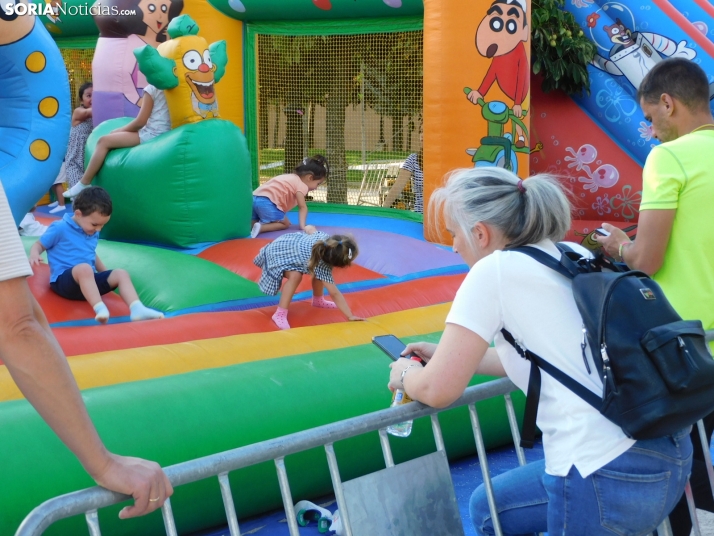 Fotos: Los m&aacute;s peque&ntilde;os tambi&eacute;n disfrutan de San Saturio con el parque infantil  
