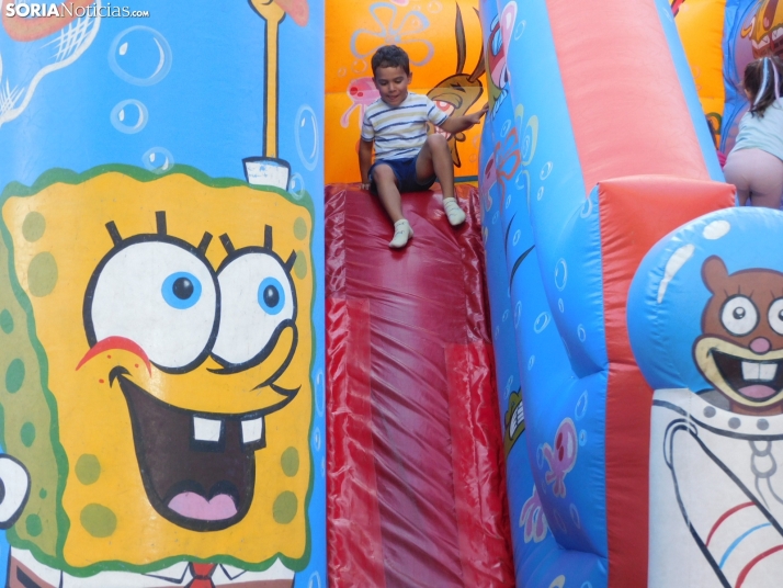 Fotos: Los m&aacute;s peque&ntilde;os tambi&eacute;n disfrutan de San Saturio con el parque infantil  