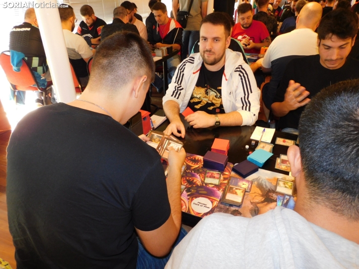 Fotos: 75 jugadores buscan en Soria una plaza para el Campeonato de Europa de Magic
