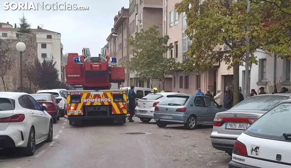 Foto 2 - Presencia de Bomberos en la calle Santa Clara