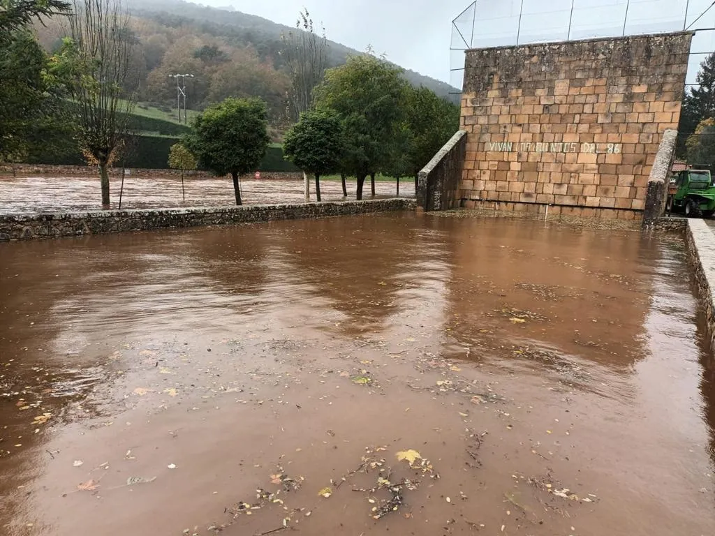 Foto 9 - En im&aacute;genes: El r&iacute;o Duero se desborda a su paso por Salduero