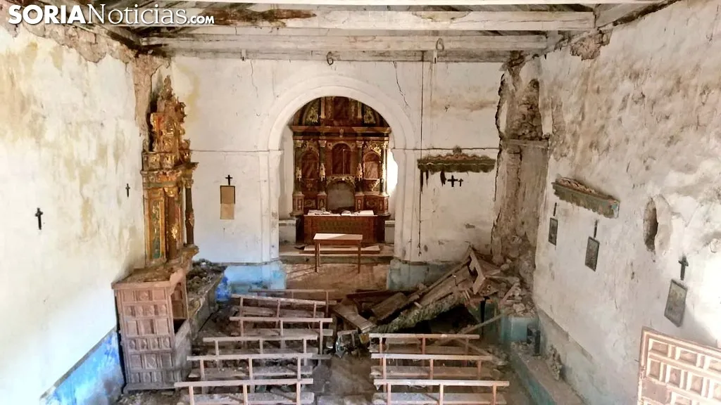 Foto 2 - Indignaci&oacute;n social ante la ca&iacute;da de la cubierta de la iglesia rom&aacute;nica de La Barbolla