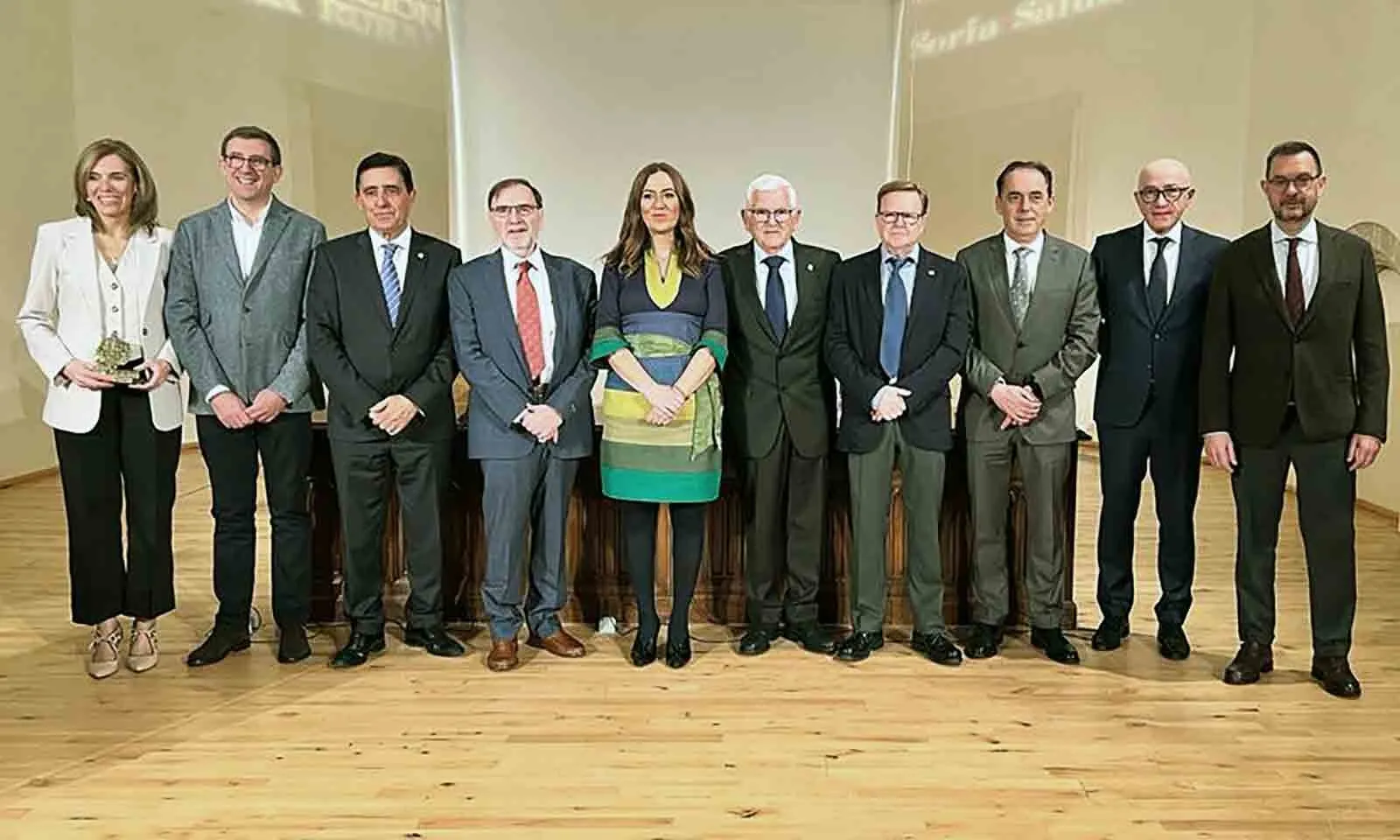 Foto de familia de los galardonados. /FCCR