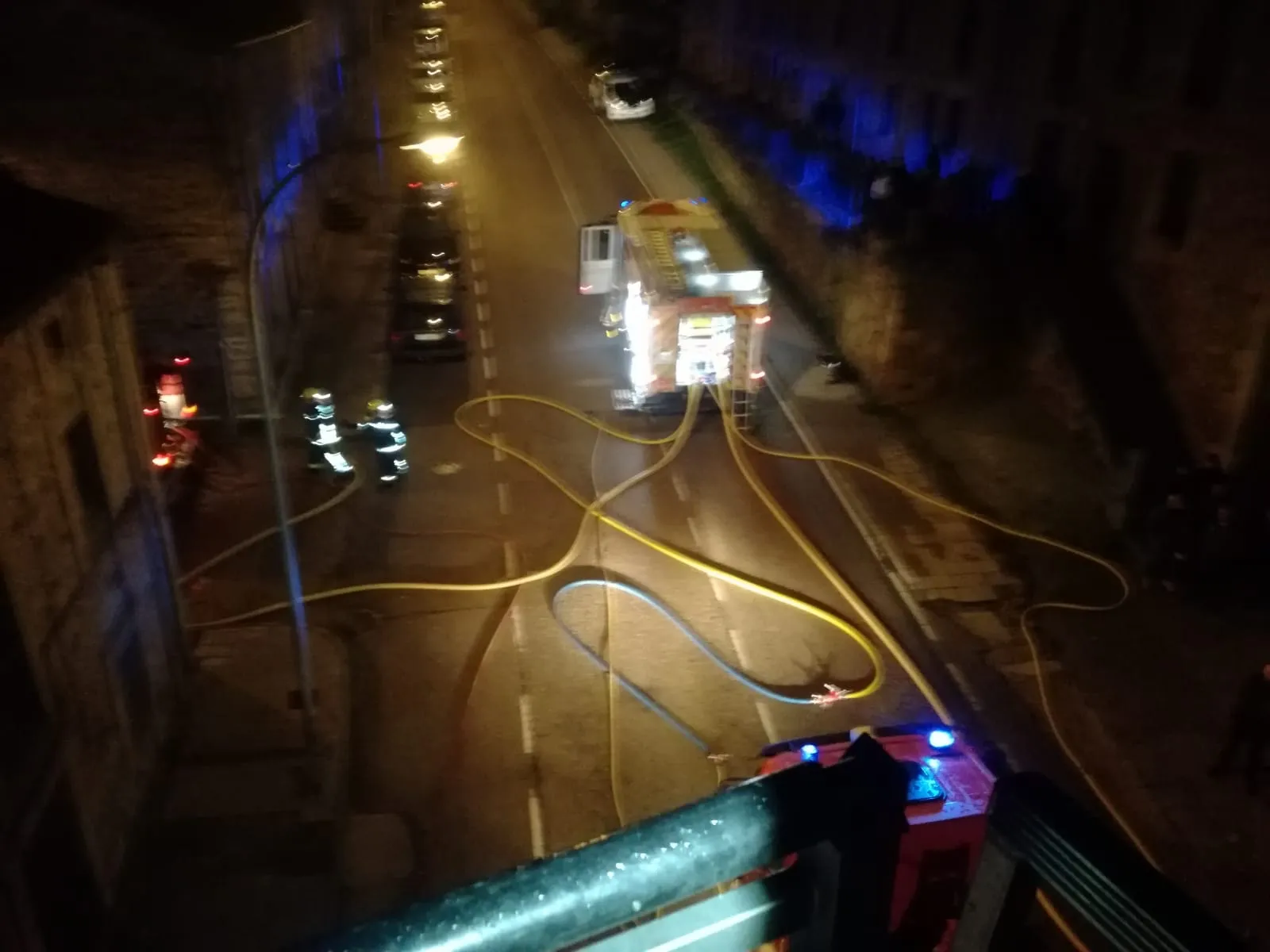 Foto 2 - Extinguido un espectacular incendio en una vivienda de Vinuesa