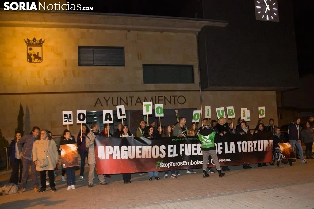 Manifestación de PACMA en contra del Toro Jubilo. /Maria Ferrer