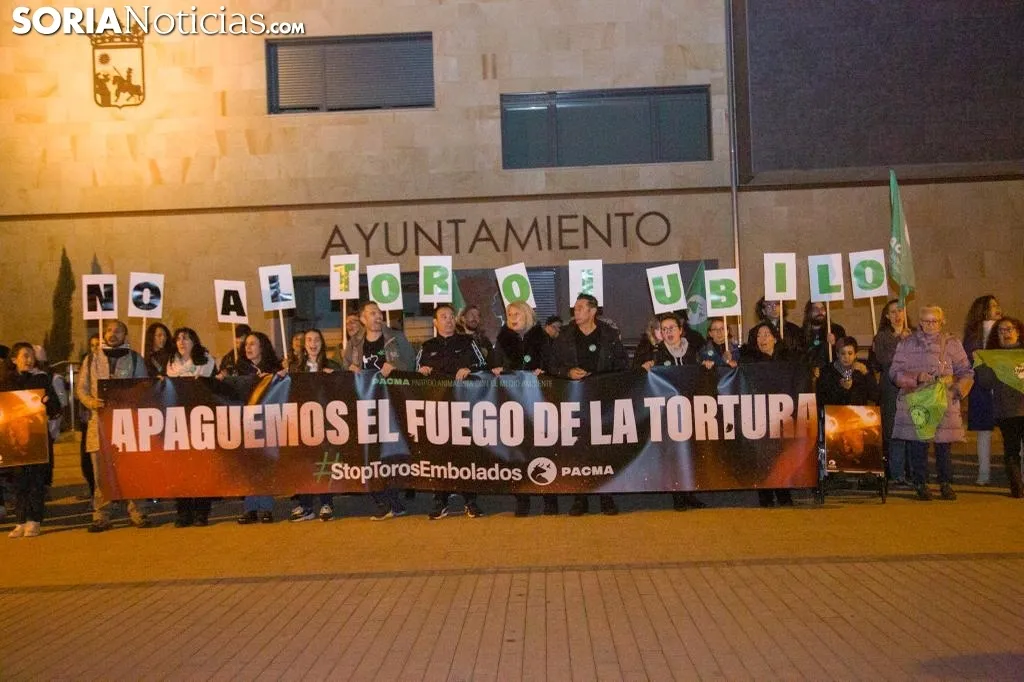 Manifestación de PACMA en contra del Toro Jubilo. /Maria Ferrer