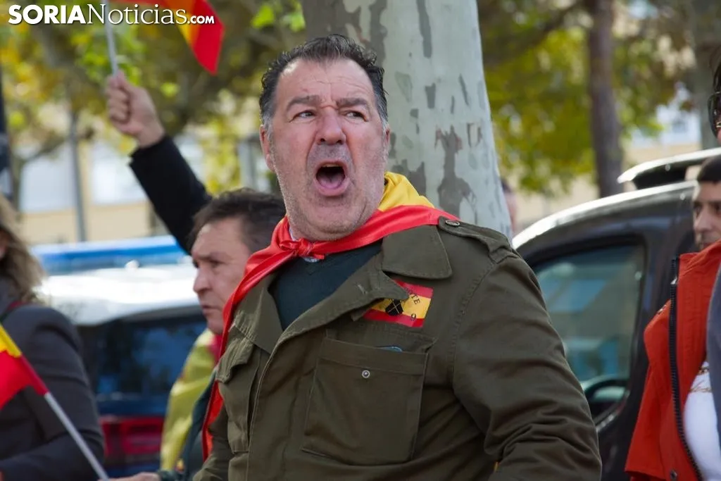 Manifestación de VOX frente a la sede del PSOE de Soria. /SN