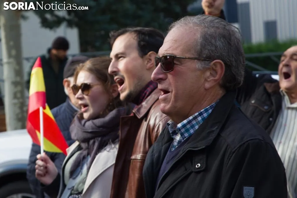 Manifestación de VOX frente a la sede del PSOE de Soria. /SN