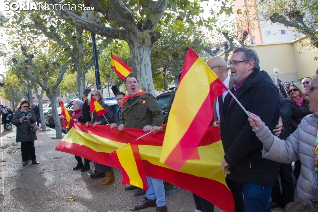 Manifestación de VOX frente a la sede del PSOE de Soria. /SN