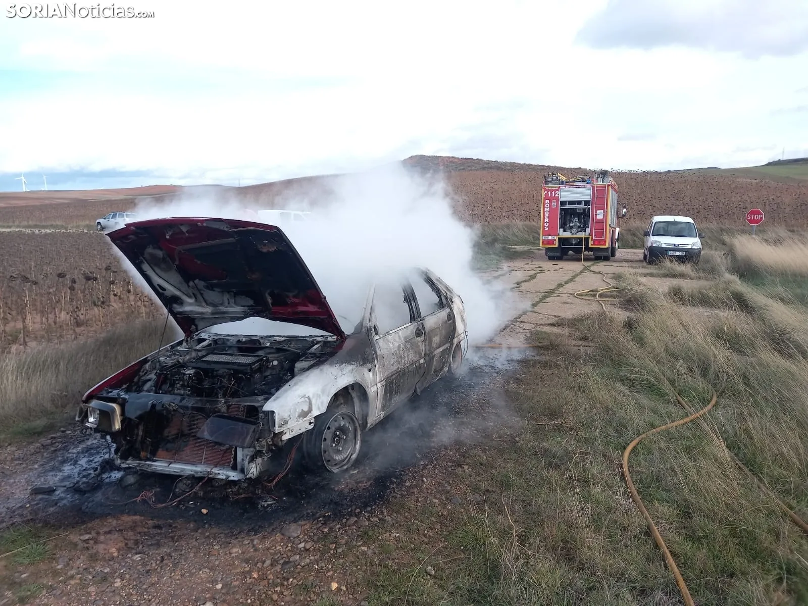 Foto 2 - Arde un veh&iacute;culo en Nolay