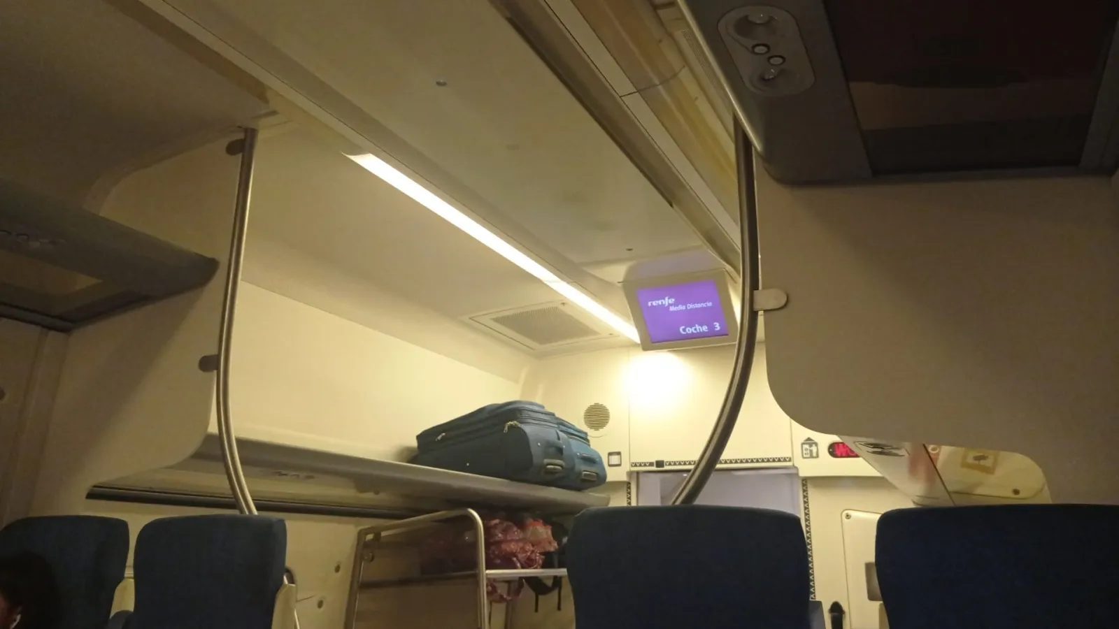 Foto 2 - Decenas de viajeros, atrapados en el tren Barcelona-Madrid, a 3 kil&oacute;metros de Arcos