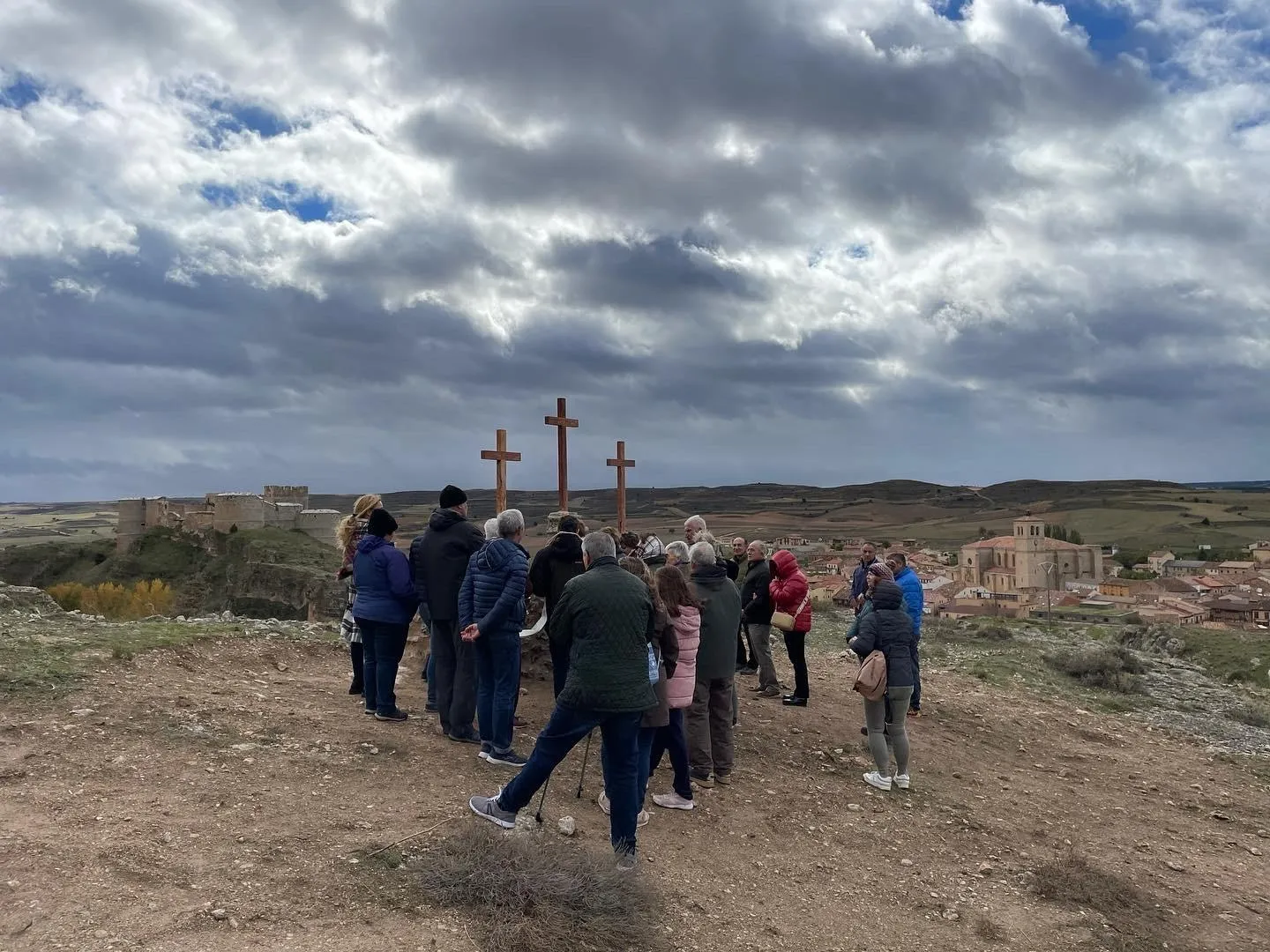 Las 'Tres Cruces' de Berlanga de Duero en su nueva ubicación.