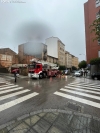 Bomberos actuando ante la caída de tejas en Soria.
