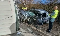 Foto 5 - Un herido tras la colisi&oacute;n entre un cami&oacute;n y un turismo en Maga&ntilde;a