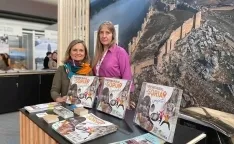 Elia Jiménez con Beatriz Calabia, de la Asociación de Alojamientos de turismo rural. /Dip.