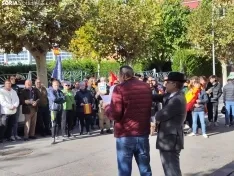 Manifestación de VOX frente a la sede del PSOE de Soria. /SN