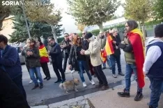 Manifestación de VOX frente a la sede del PSOE de Soria. /SN