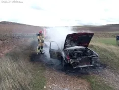 Foto 4 - Arde un veh&iacute;culo en Nolay