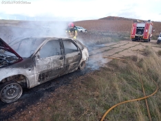 Foto 3 - Arde un vehículo en Nolay