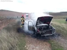 Foto 5 - Arde un veh&iacute;culo en Nolay