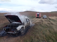 Foto 6 - Arde un vehículo en Nolay