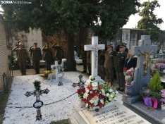 Foto 6 - El cementerio de Soria vive un emotivo acto en memoria de los militares fallecidos en servicio