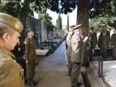 Foto 14 - El cementerio de Soria vive un emotivo acto en memoria de los militares fallecidos en servicio