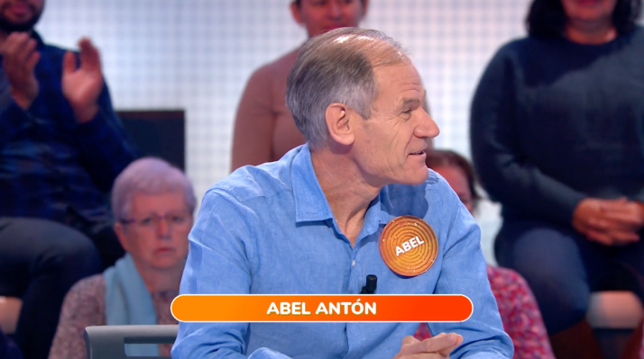 Así ha sido el estreno de Abel Antón en Pasapalabra: Un honor, tarareos y papi chulo en inglés
