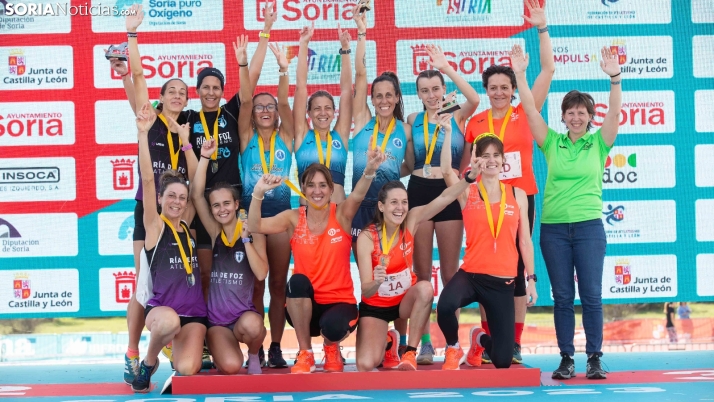 En fotos, emoción y expectación ante la primera edición de la carrera de relevos de mujeres de Soria 