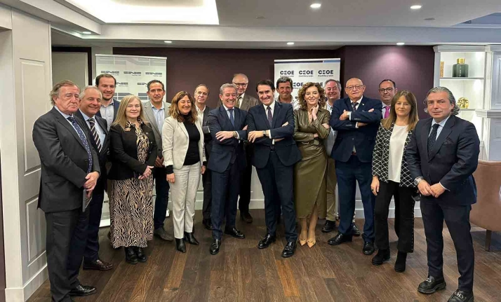 Castilla y León traslada a CEOE los avances de la Junta en política de vivienda