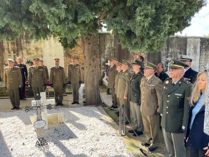 El cementerio de Soria vive un emotivo acto en memoria de los militares fallecidos en servicio
