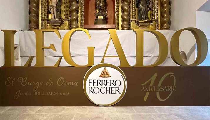 El Burgo habilita un photocall con el tótem de Ferrero