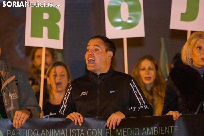 Fotos: PACMA se concentra en Medinaceli para protestar contra el Toro Jubilo