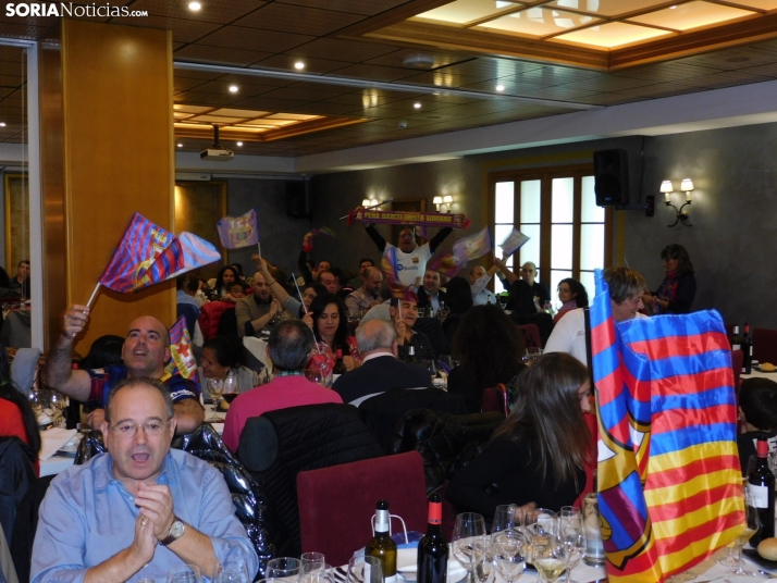 Fotos: La Pe&ntilde;a Barcelonista de Soria disfruta de su 32 cumplea&ntilde;os con un campe&oacute;n de la Ch