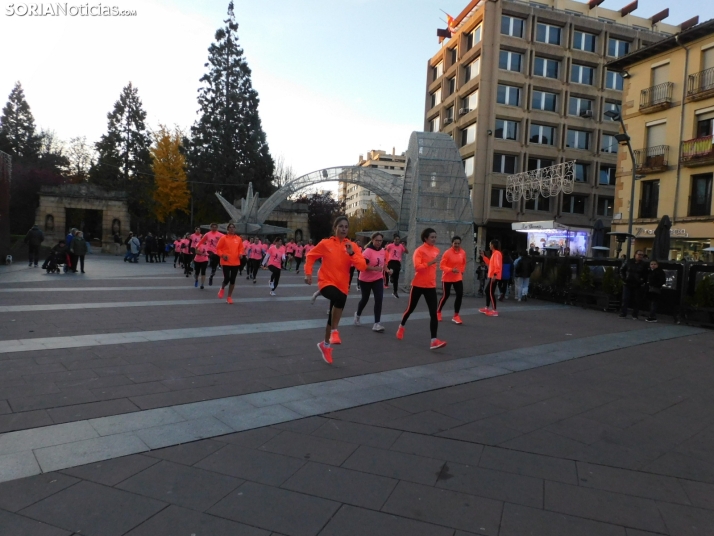 Decenas de mujeres se unen a correr unidas en el entrenamiento WeCoach