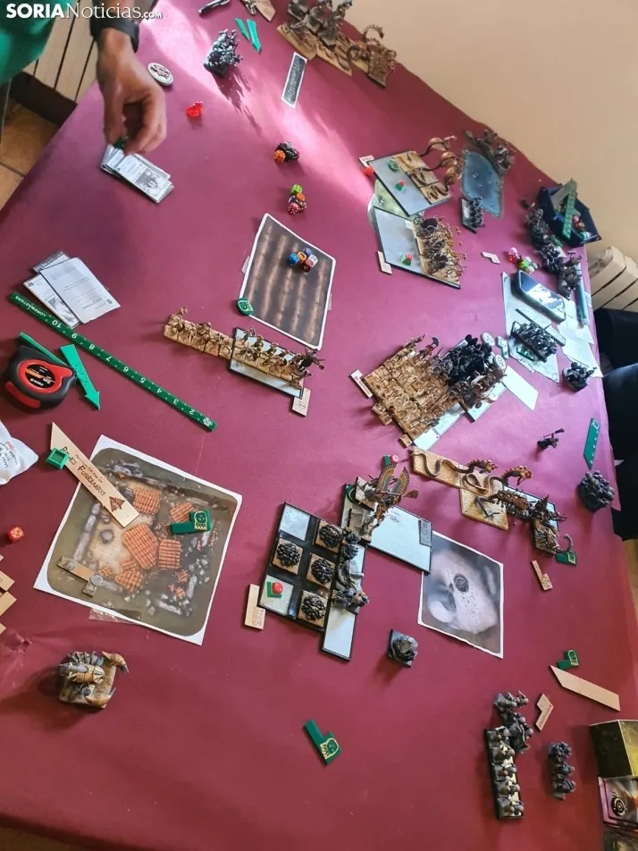 40 jugares se dan cita en Valdeavellano de Tera para realizar una competici&oacute;n amistosa de Warhammer