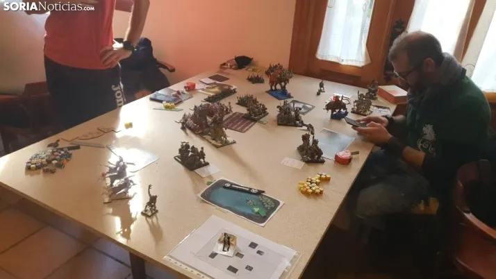 40 jugares se dan cita en Valdeavellano de Tera para realizar una competici&oacute;n amistosa de Warhammer
