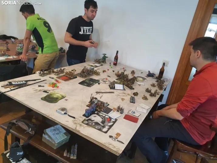 40 jugares se dan cita en Valdeavellano de Tera para realizar una competici&oacute;n amistosa de Warhammer