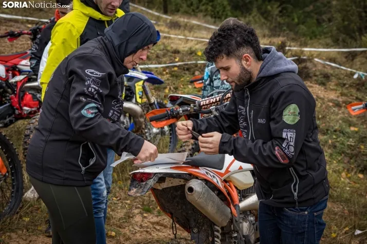 Fotos: Los mejores pilotos de Motocross de Castilla y Le&oacute;n demuestran sus habilidades en Tardelcuende