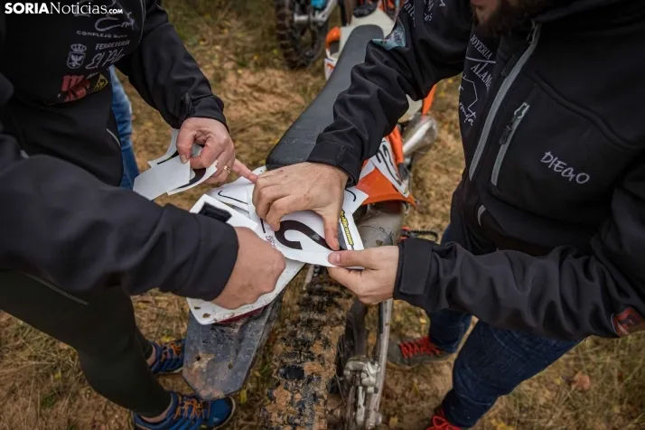 Fotos: Los mejores pilotos de Motocross de Castilla y Le&oacute;n demuestran sus habilidades en Tardelcuende
