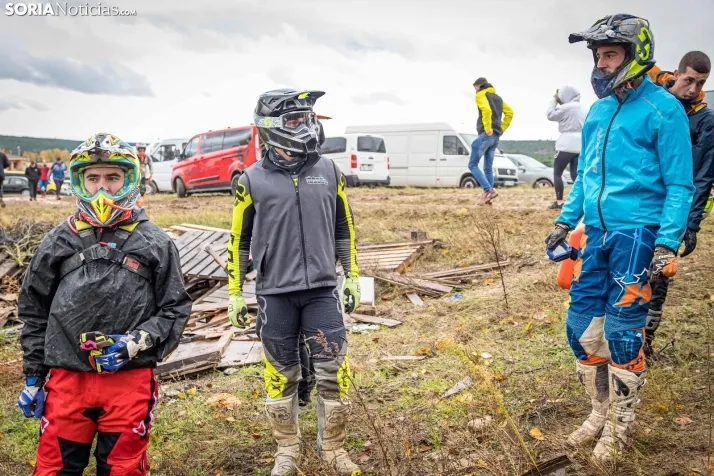 Fotos: Los mejores pilotos de Motocross de Castilla y Le&oacute;n demuestran sus habilidades en Tardelcuende