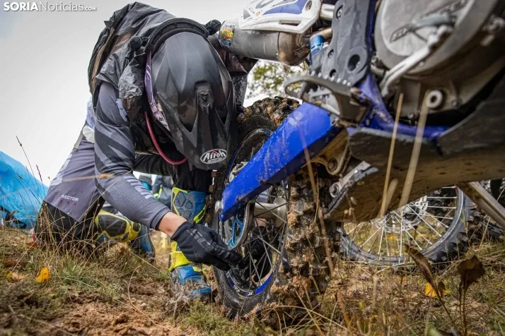 Fotos: Los mejores pilotos de Motocross de Castilla y Le&oacute;n demuestran sus habilidades en Tardelcuende